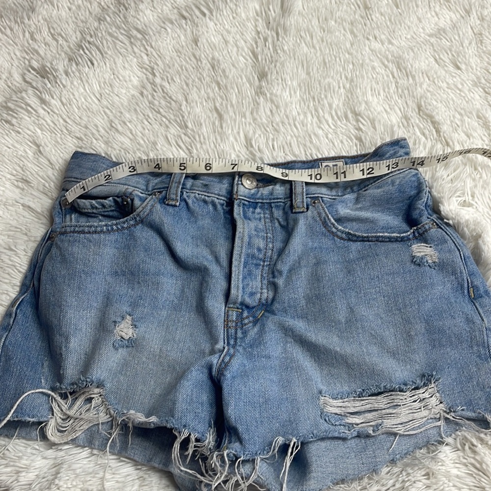 Free People Cut Off Distressed Jean Short - Picture 4 of 6